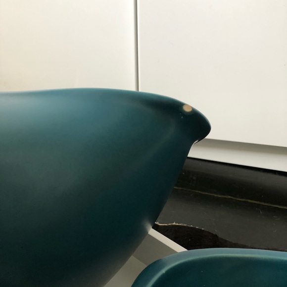 Set of Jonathan Adler WIGGLE bowls in Navy. Large, medium and small. Stacking. - Picture 3 of 10